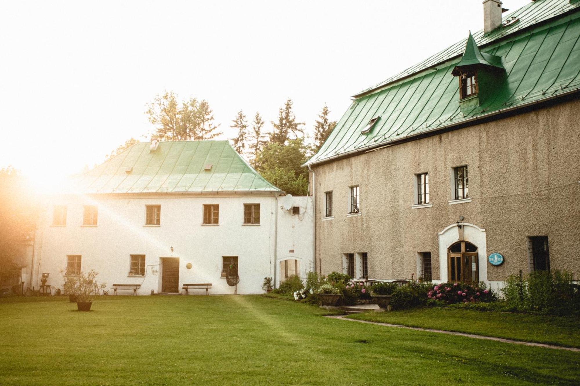 Отель Lesny Dwor W Gorach Sowich Woliborz Экстерьер фото